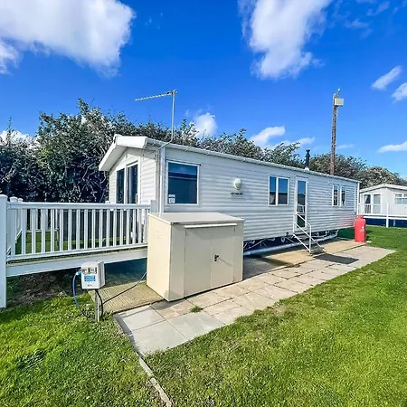Lovely Dog Friendly Caravan For Hire At California Cliffs, Norfolk Ref 50027K Great Yarmouth Exterior photo
