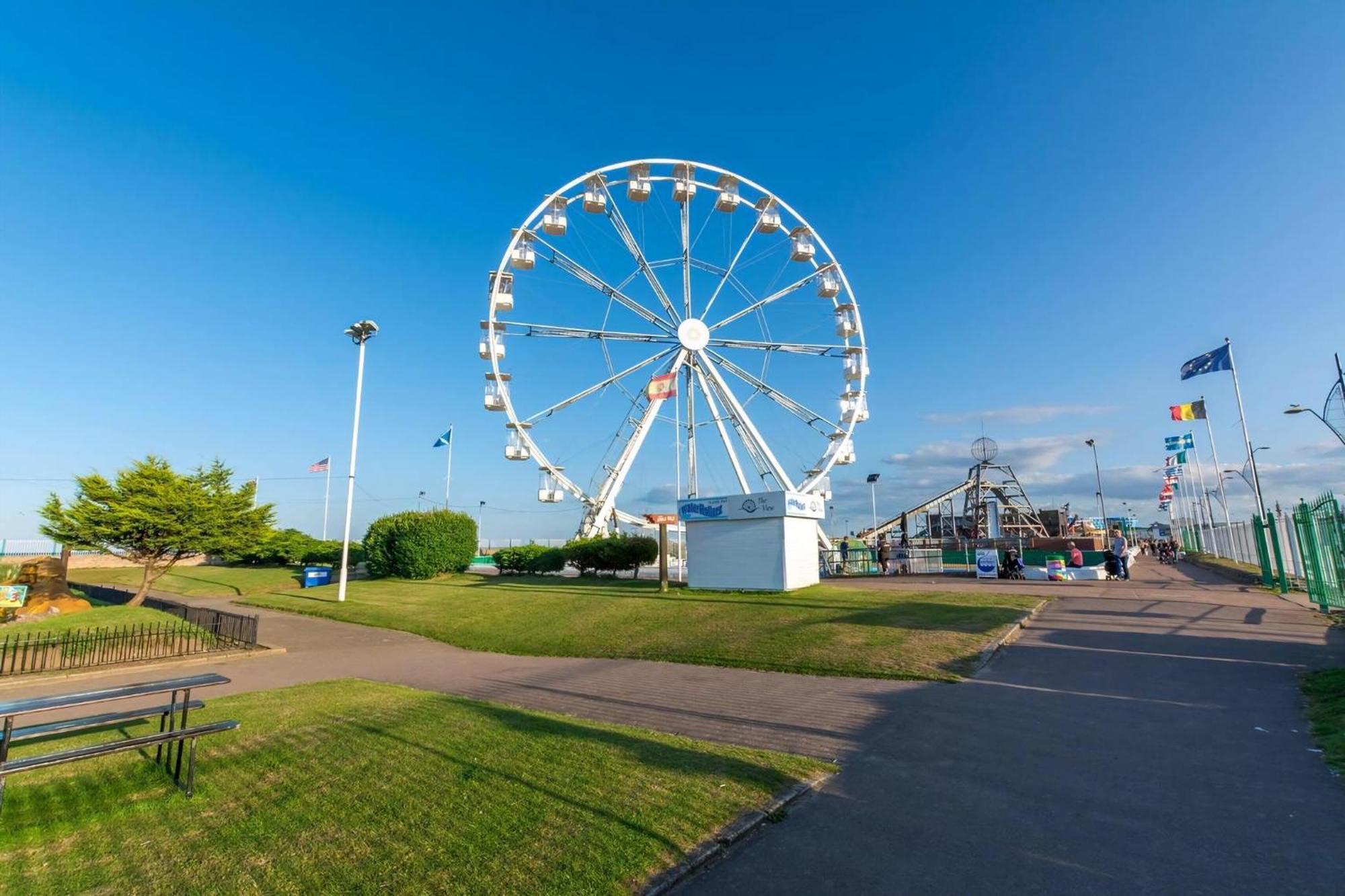 Campsite Lovely Dog Friendly Caravan For Hire At California Cliffs, Norfolk Ref 50027k *