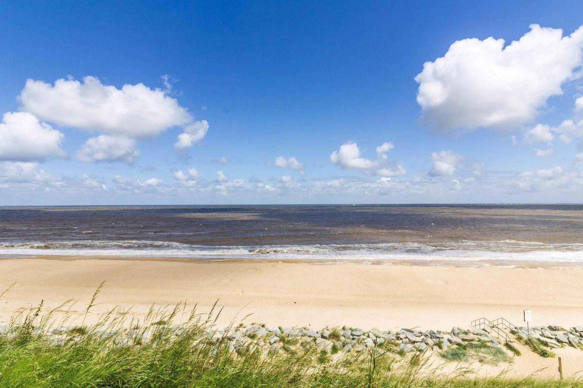 Lovely Dog Friendly Caravan For Hire At California Cliffs, Norfolk Ref 50027k Campsite *